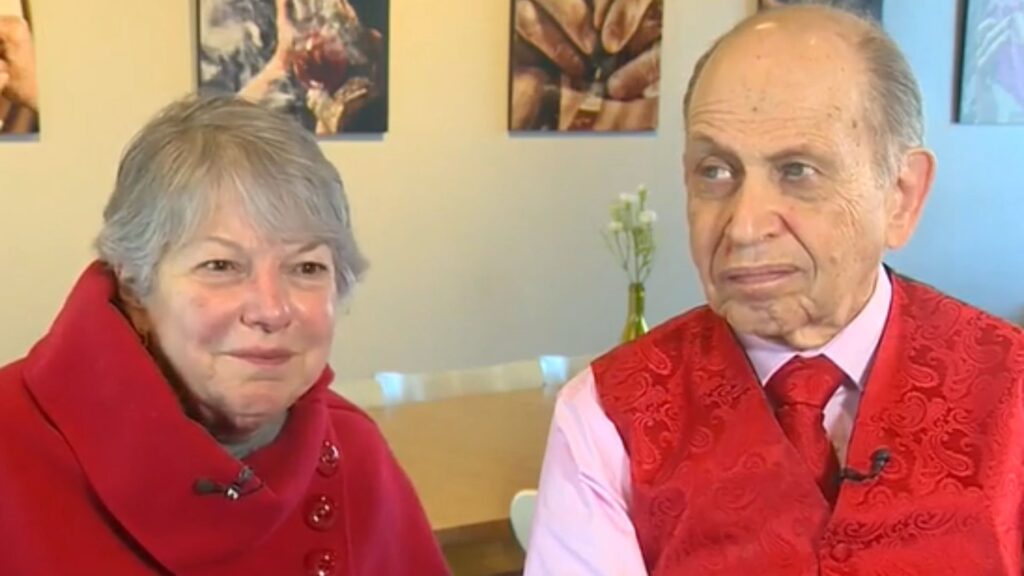 Casal que se conheceu em aplicativo em 1965 está junto até hoje