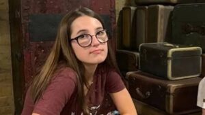 Menina que matou amiga deve ser aceita de volta na Faculdade de Medicina