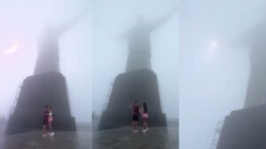 Vídeo filma Cristo Redentor sendo atingido por raio
