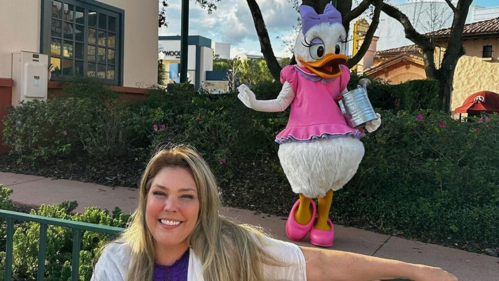 Simony retoma tratamento após as férias