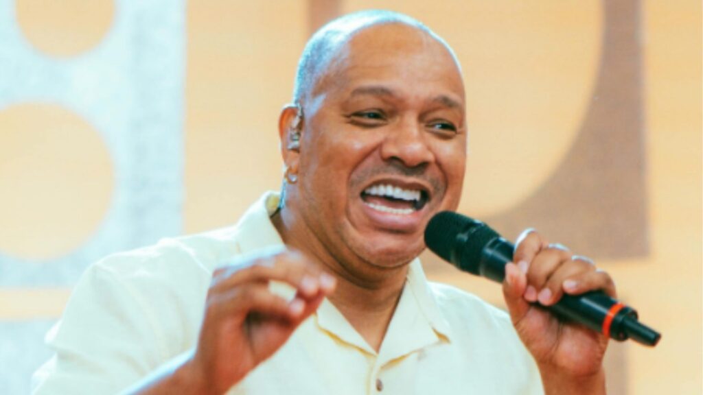 Anderson Leonardo, do Molejo, segue internado