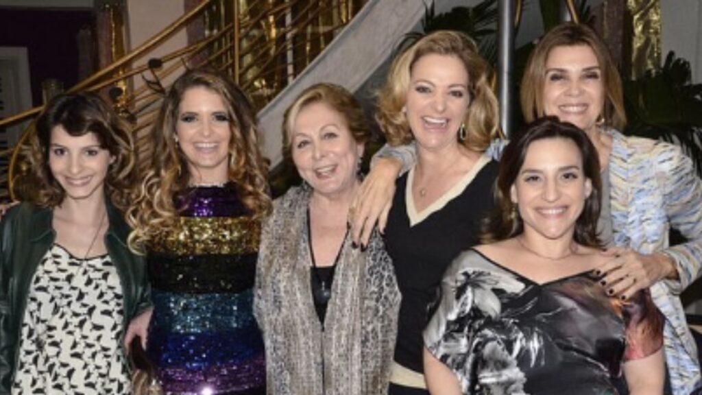 Atriz que contracenou com bebê em novela começou a produzir leite