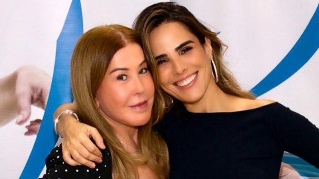 A mãe disse estar abalada por estar vendo a filha sob a pressão do confinamento no reality show