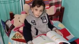 Mãe jogou corpo do filho no rio