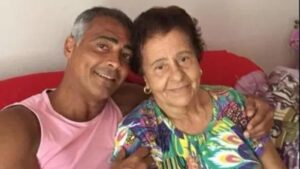 Romário lamenta morte da mãe nas redes sociais