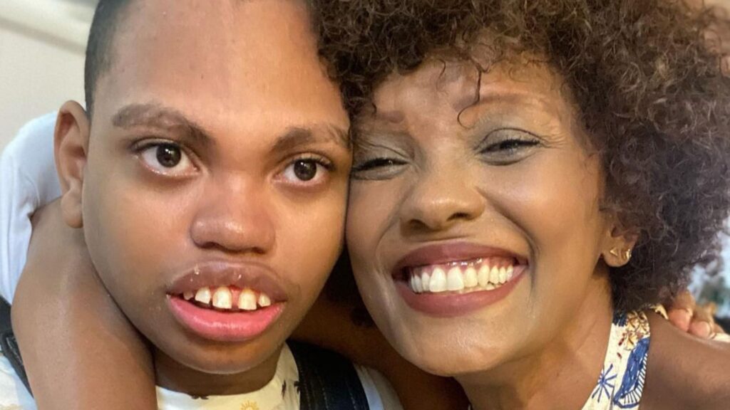 Isabel Fillardis e filho