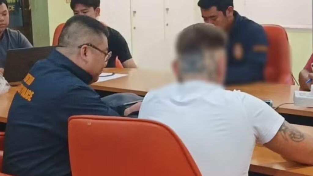 Britânico (camisa branca) mata russo com apenas um soco