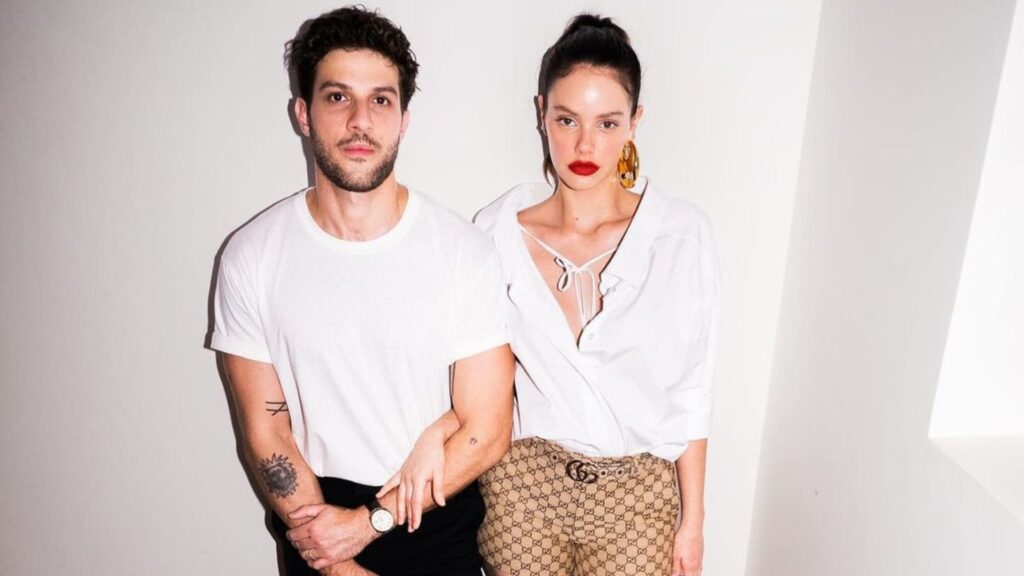 Chay Suede e Laura Neiva