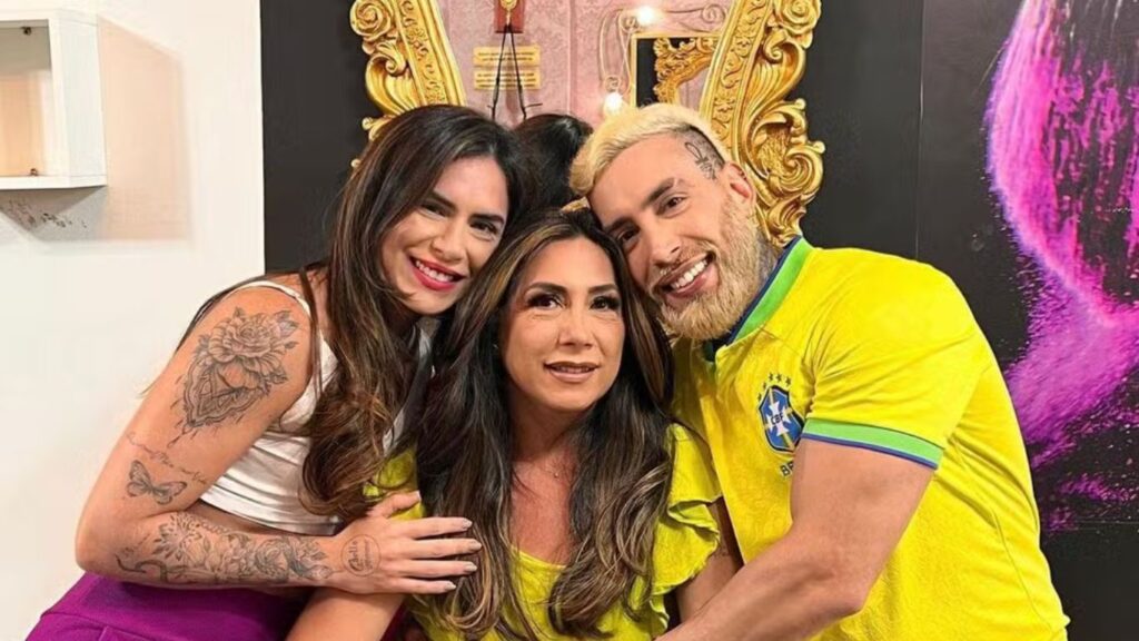 Djidja, a mãe Cleusimar Cardoso e o irmão, Ademar Cardoso.