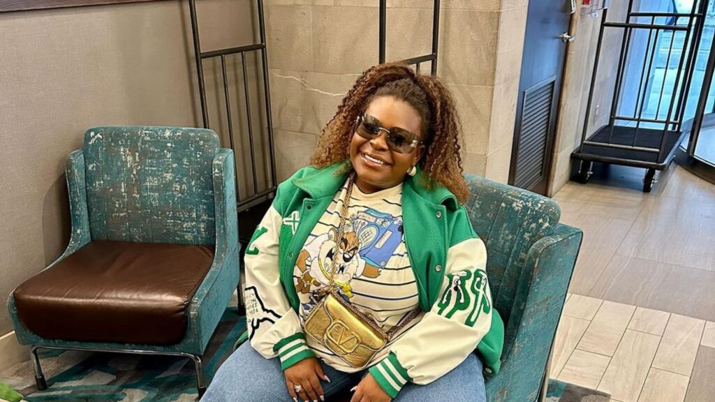 Jojo mostra preparação do quarto de filho adotivo