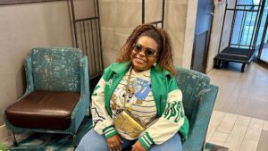 Jojo mostra preparação do quarto de filho adotivo