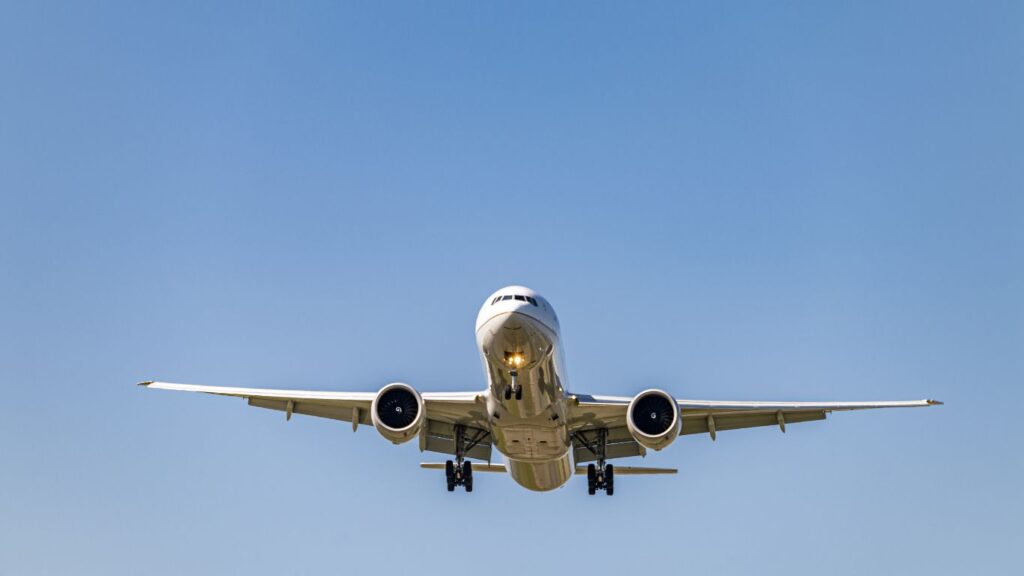 Passageiro perde a vida após ser sugado