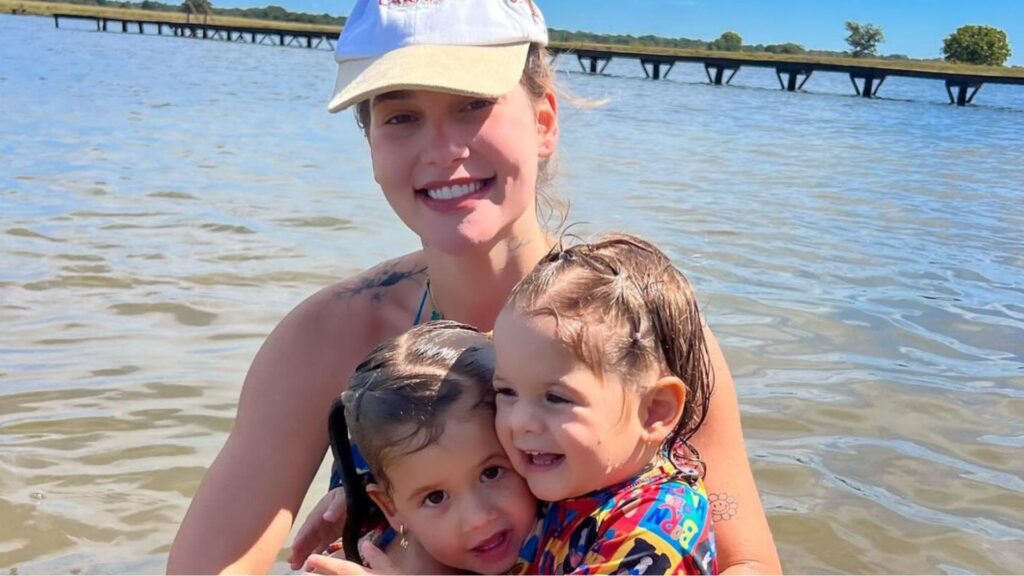 Virginia Fonseca ao lado de filhas