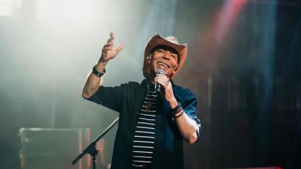 Cantor sertanejo passou mal e foi internado