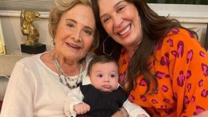 Glória Menezes faz rara aparição