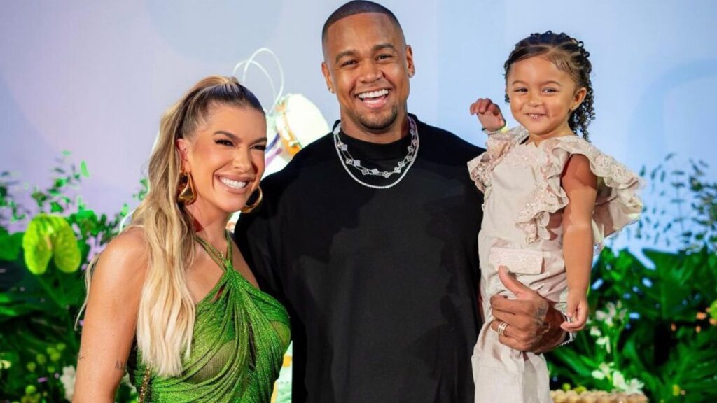 A filha do casal gostou da ideia de ter mais irmãos