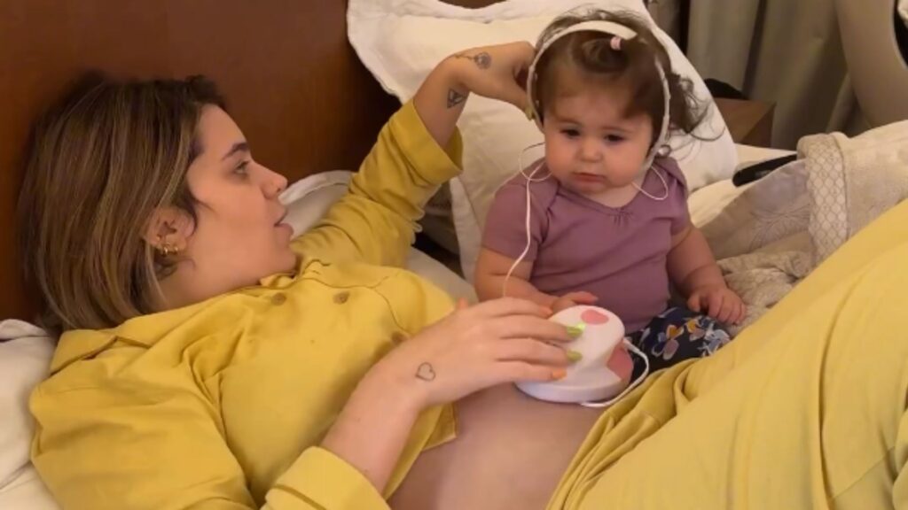 Lua escuta batimentos cardíacos de Ravi