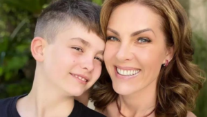 Alezinho disse que gostaria de ver a mãe entrando de amarelo no casamento