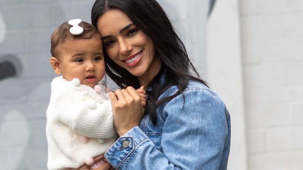 A influenciadora contou que Mavie sempre pede o que ela está comendo