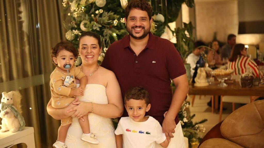 Juliana, marido e filhos