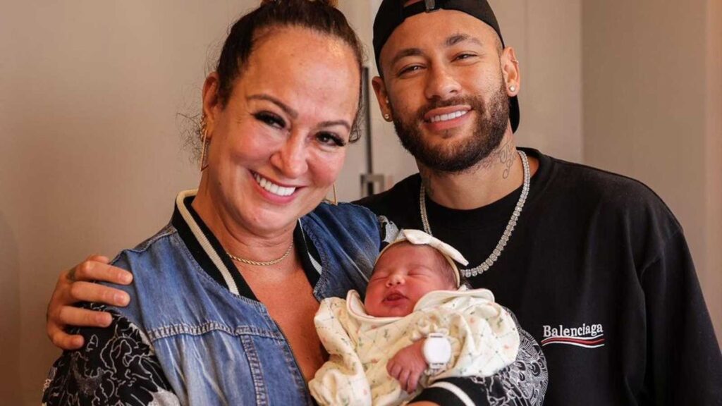 Mãe de Neymar postou fotos com a bebê pela primeira vez