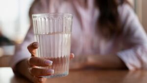 A água desempenha funções vitais no organismo