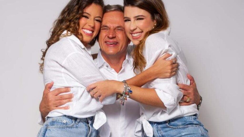 O médico sempre chegava tarde e as filhas já estavam dormindo