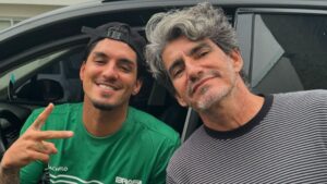 Gabriel Medina agradeceu o apoio do padrasto