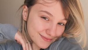 A influencer sofreu duras críticas após contar sobre a primeira gravidez