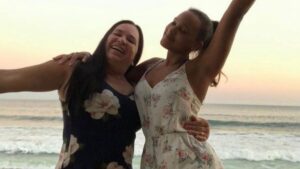 Mãe de Rebeca Andrade se emociona com conquista da filha