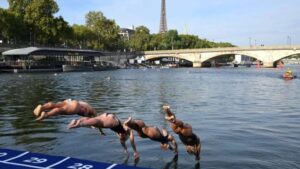 O número de atletas com infecção após nadar no Rio Sena está crescendo