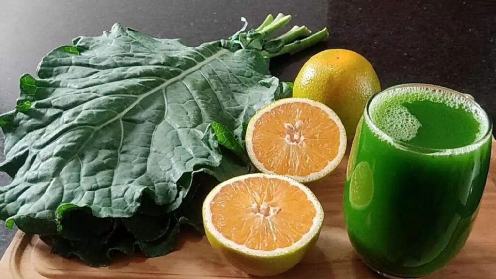 O suco detox de laranja e couve traz muitos benefícios à saúde
