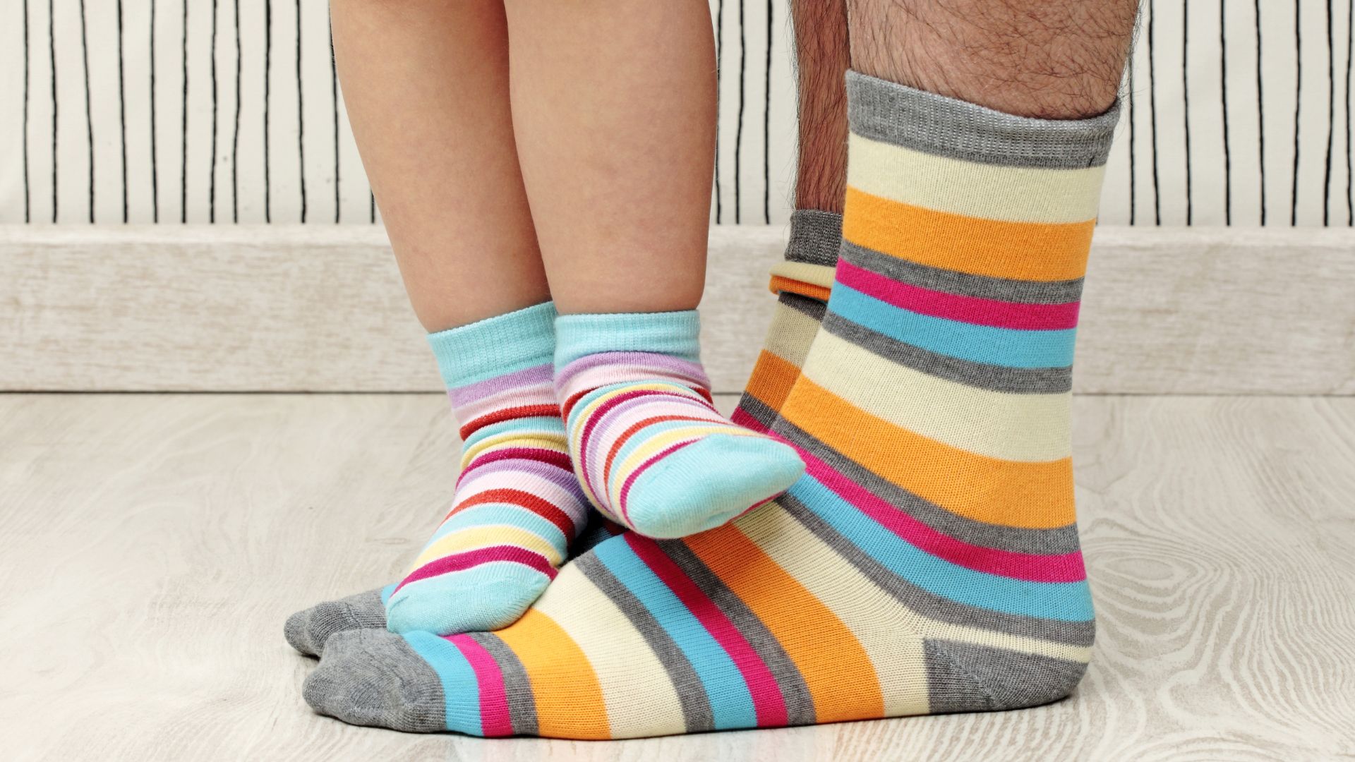 p&eacute;s da filha em cima do pai