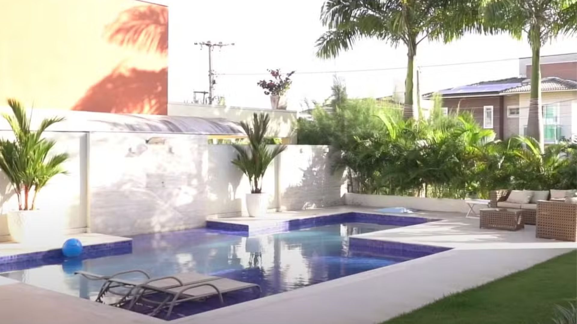 Mans&atilde;o da cantora Simone Mendes