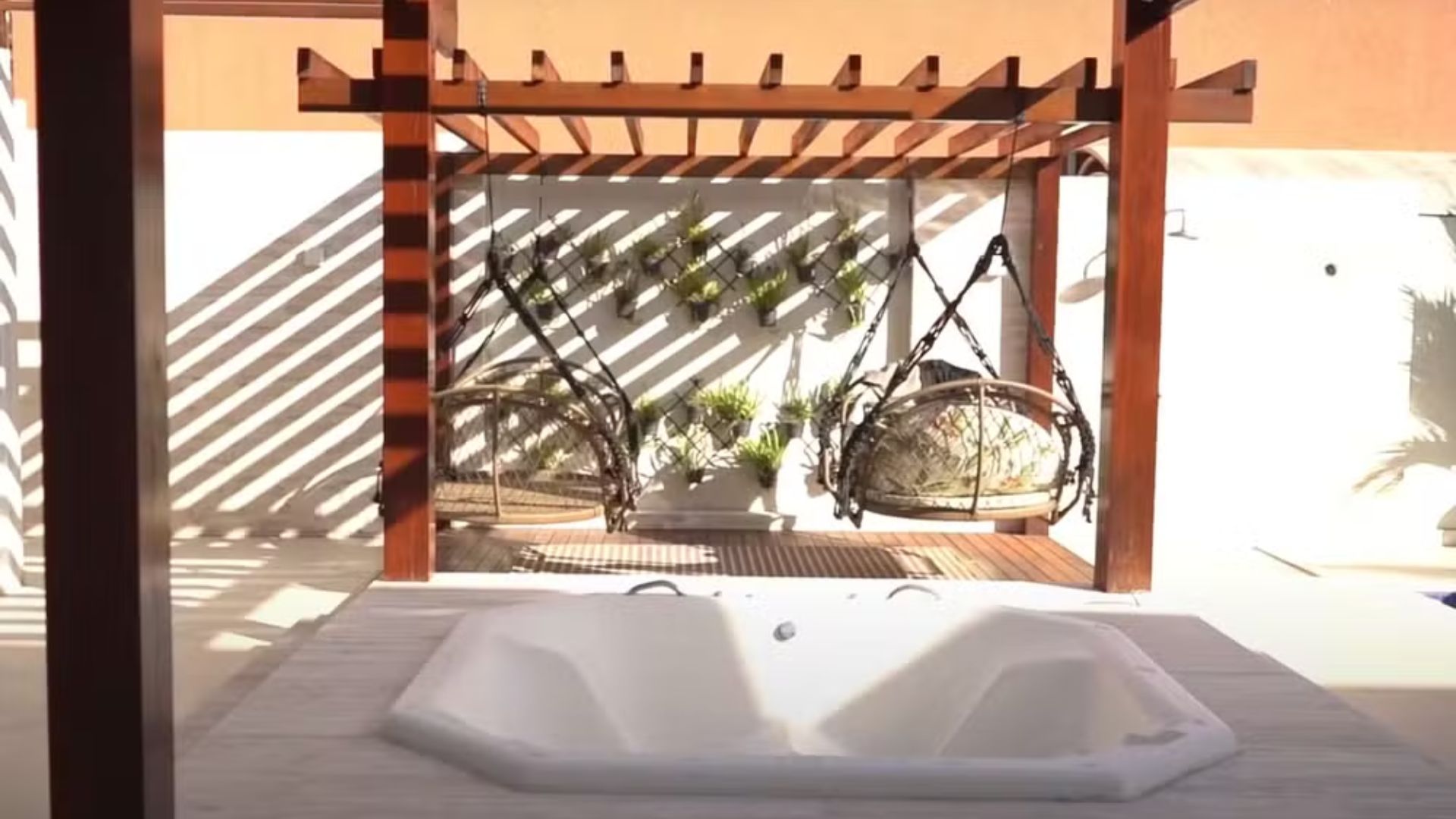 Mans&atilde;o da cantora Simone Mendes