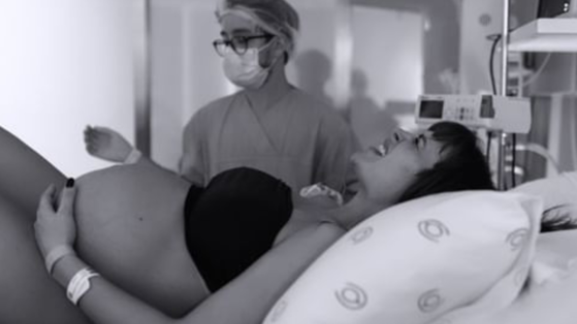 Fernanda Lacerda em trabalho de parto