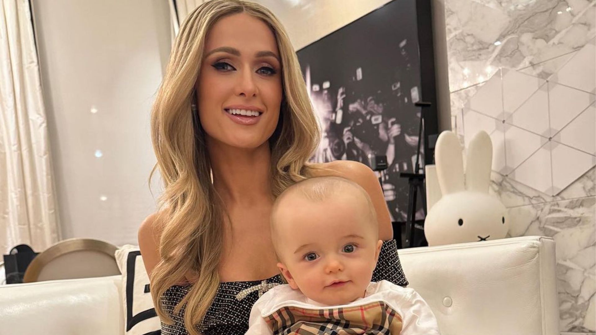 Paris Hilton com seu filho Phoenix 