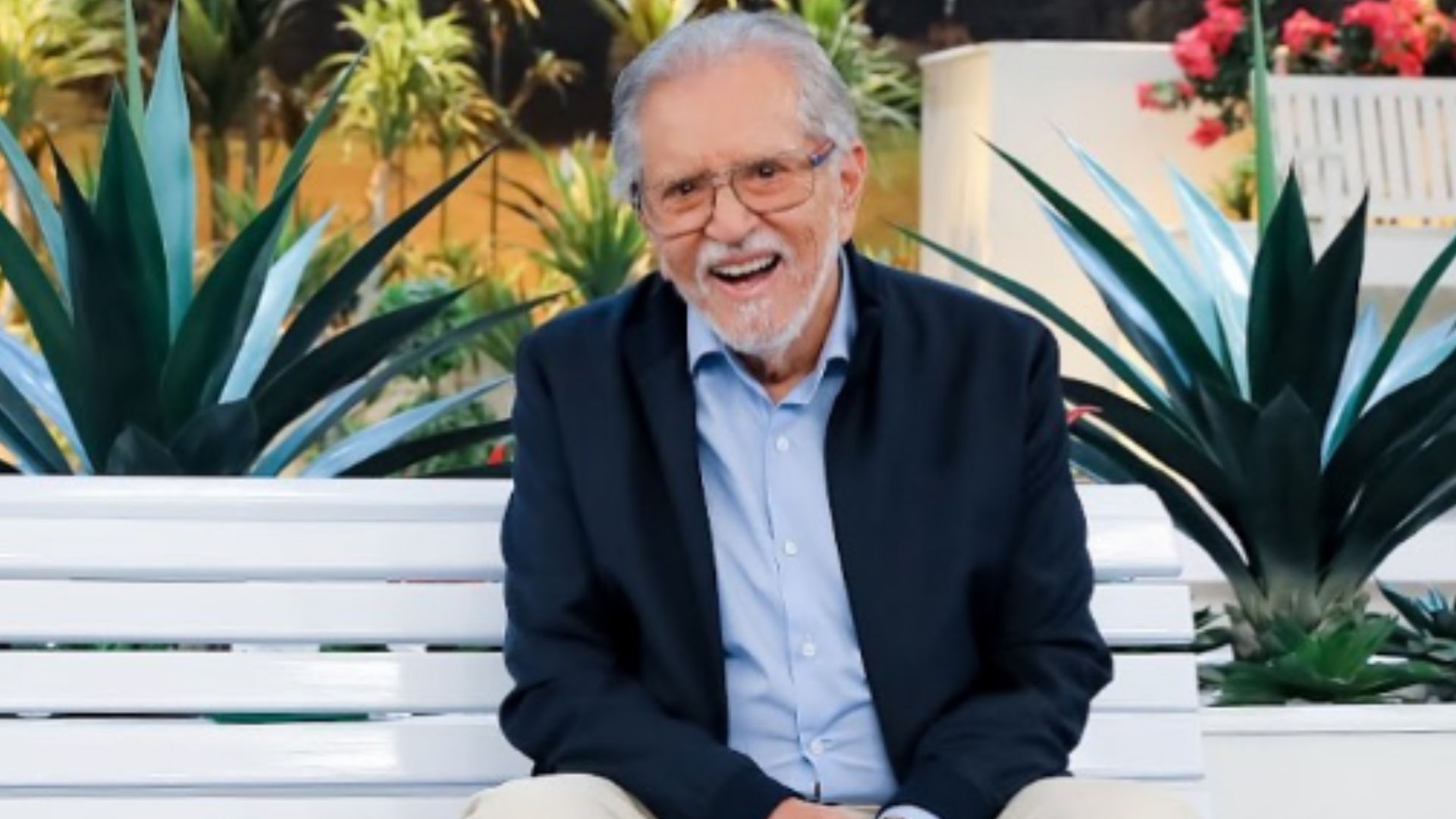 Homem posando para a foto