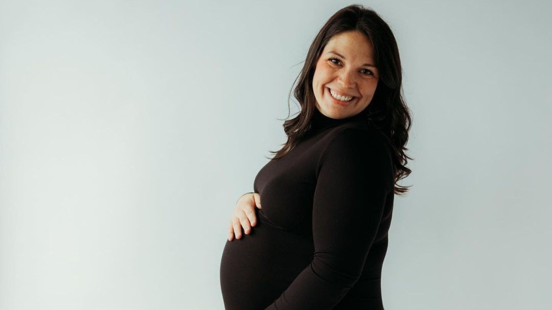 Gravidez fazendo sess&atilde;o de foto