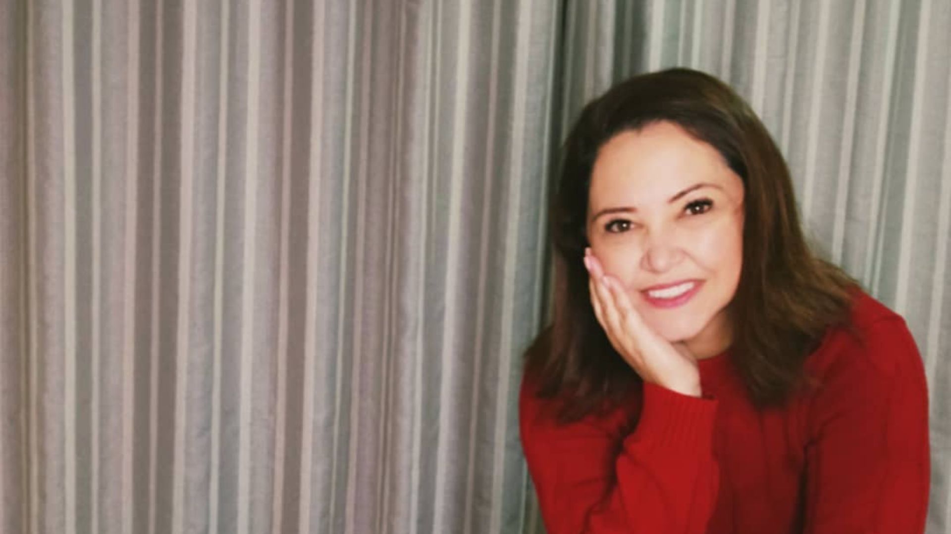 Professora posando para foto