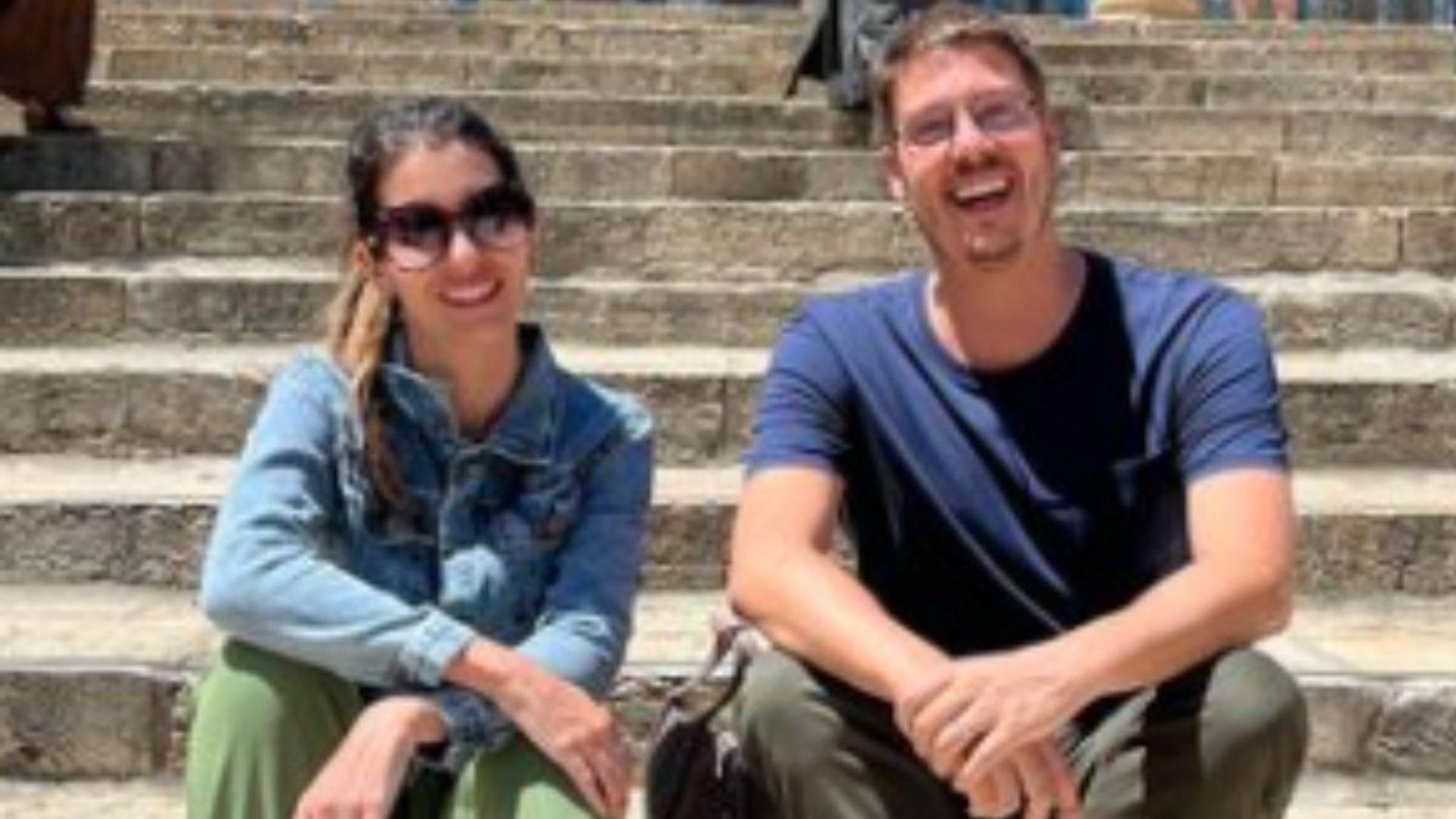 Casal posando para foto