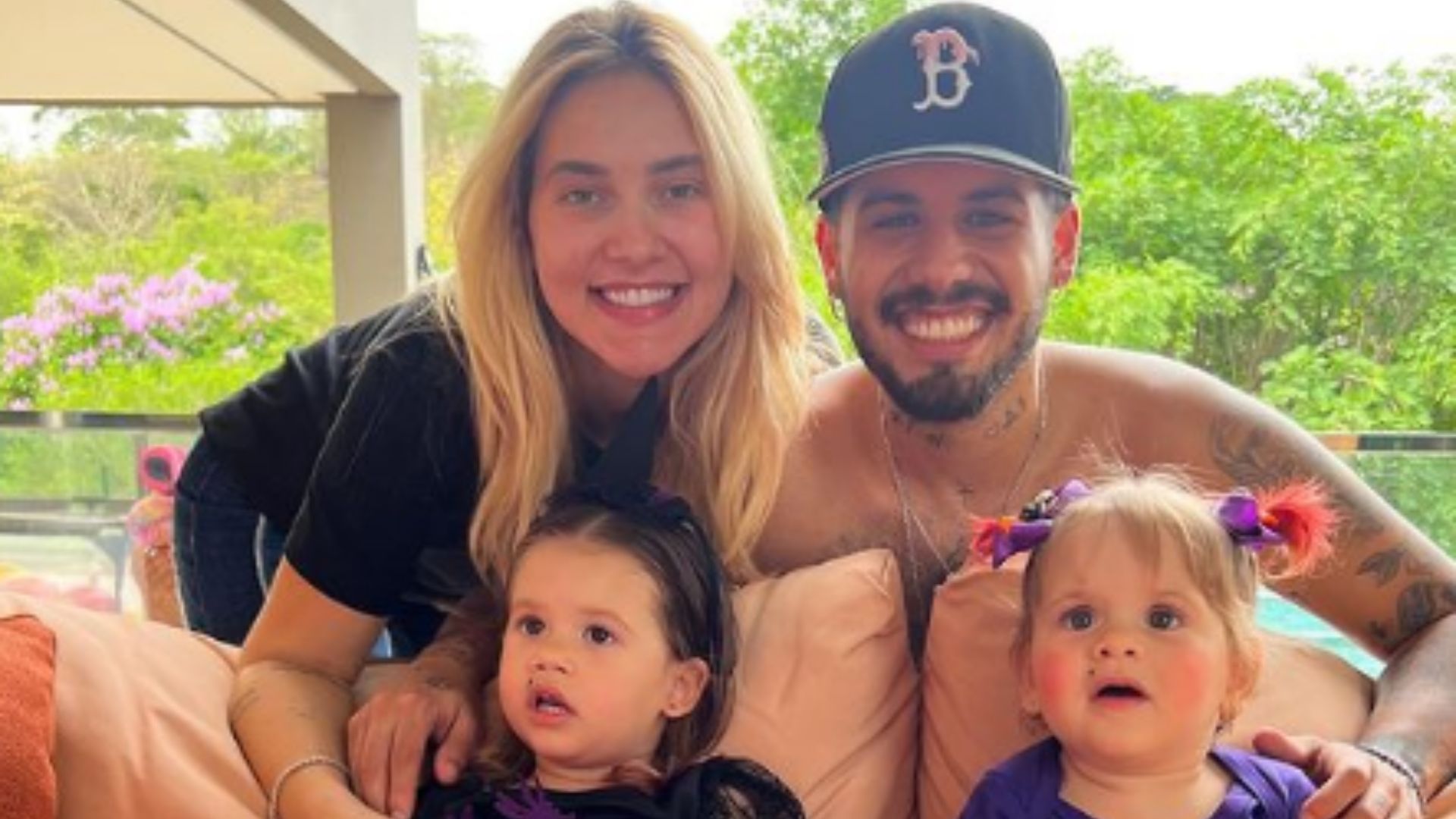 Familia posando para foto