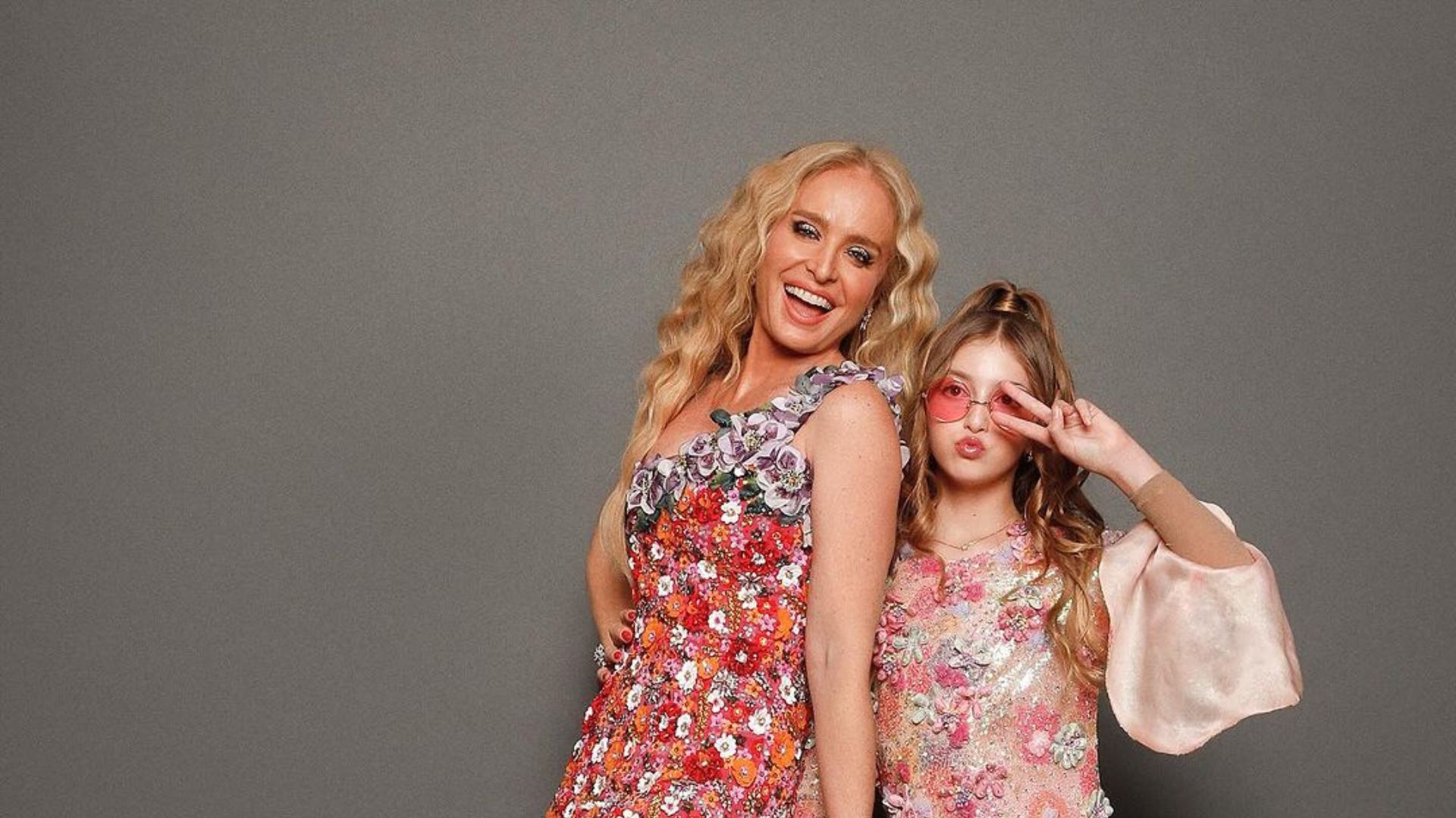 Fam&iacute;lia posando para foto 