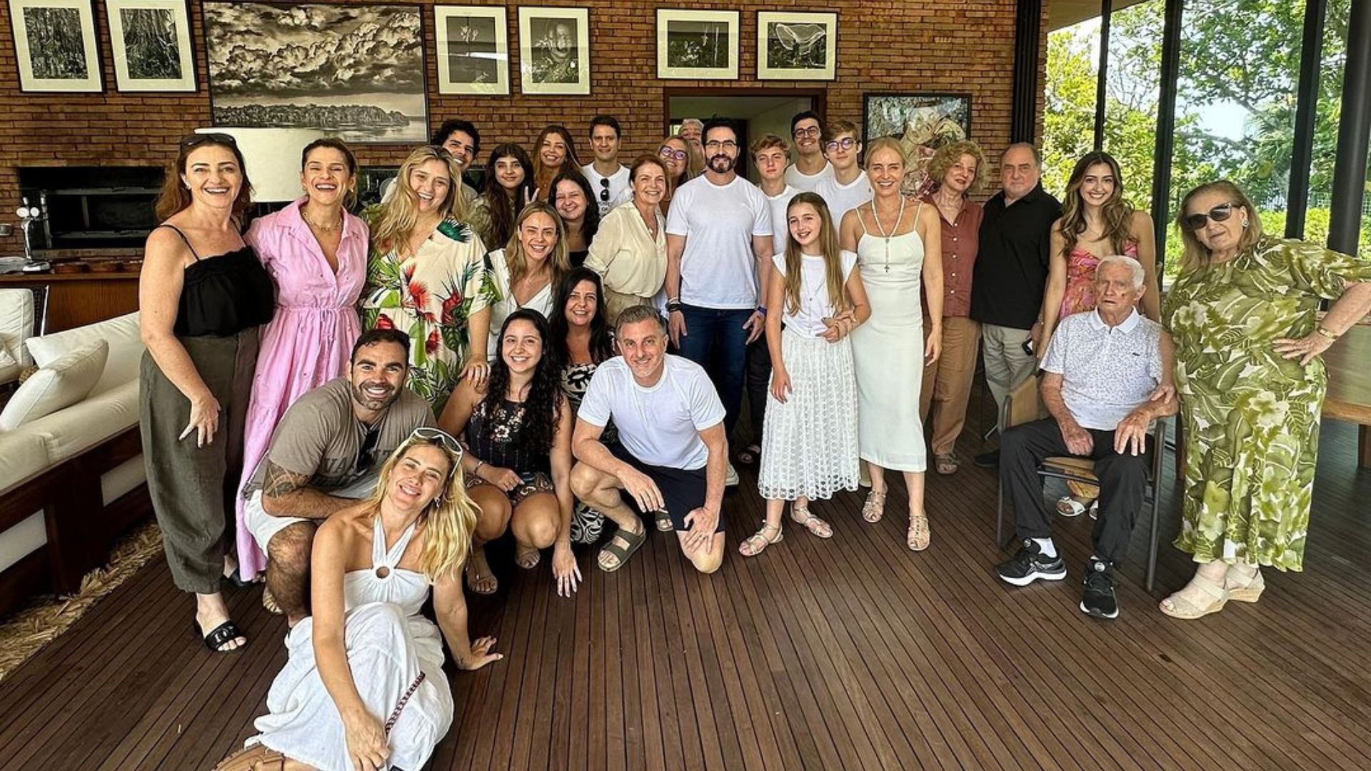 Fam&iacute;lia posando para foto 