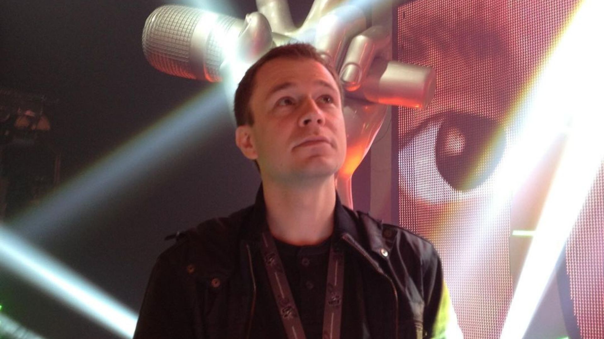 Homem posando para foto