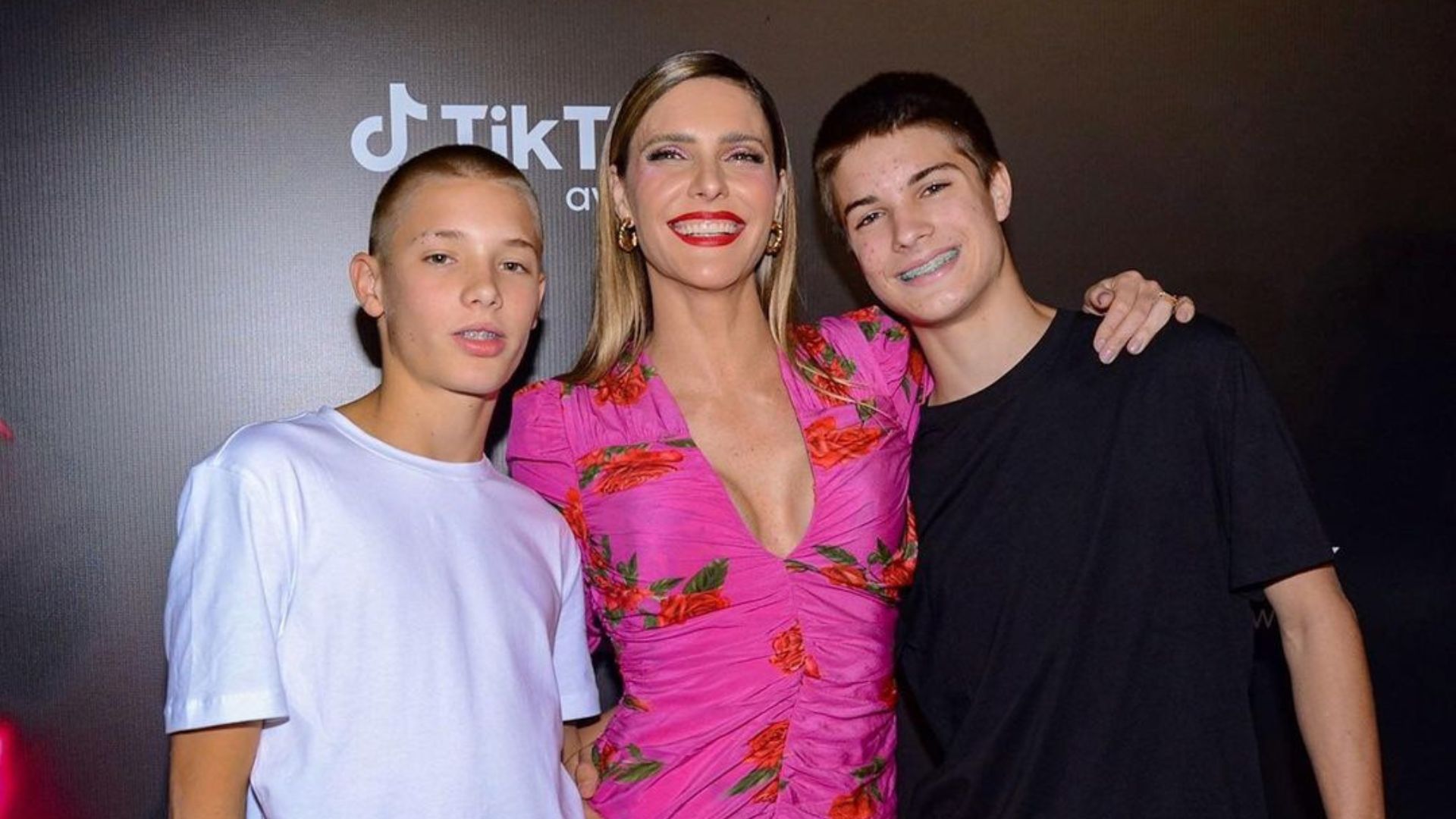 Fernanda Lima com os filhos