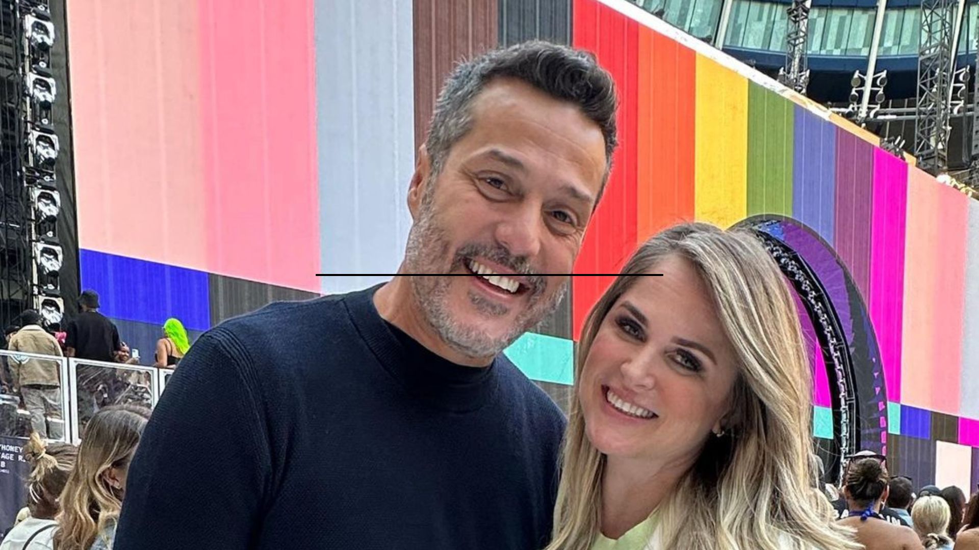 Casal posando para foto