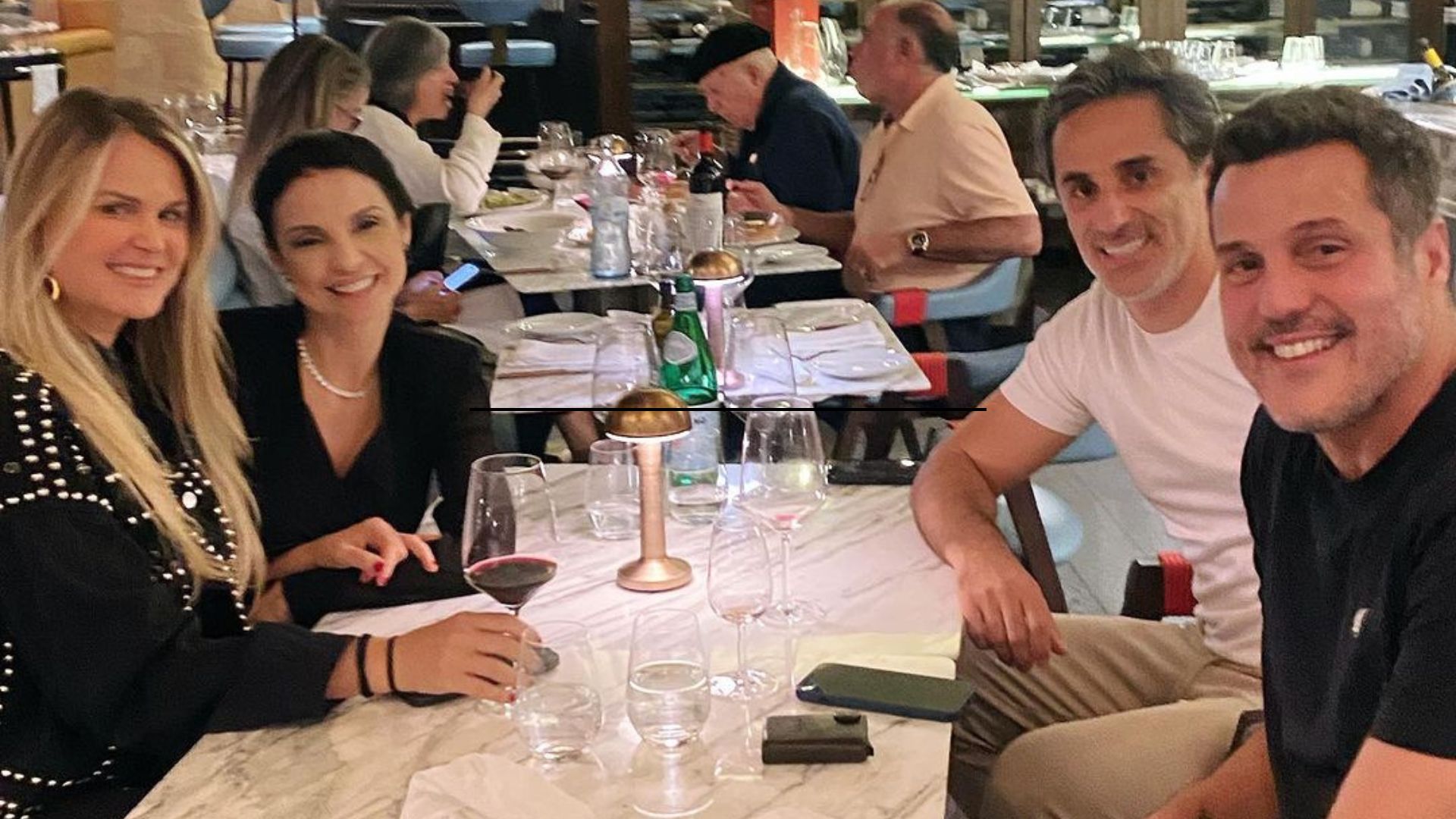 Fam&iacute;lia posando para foto 