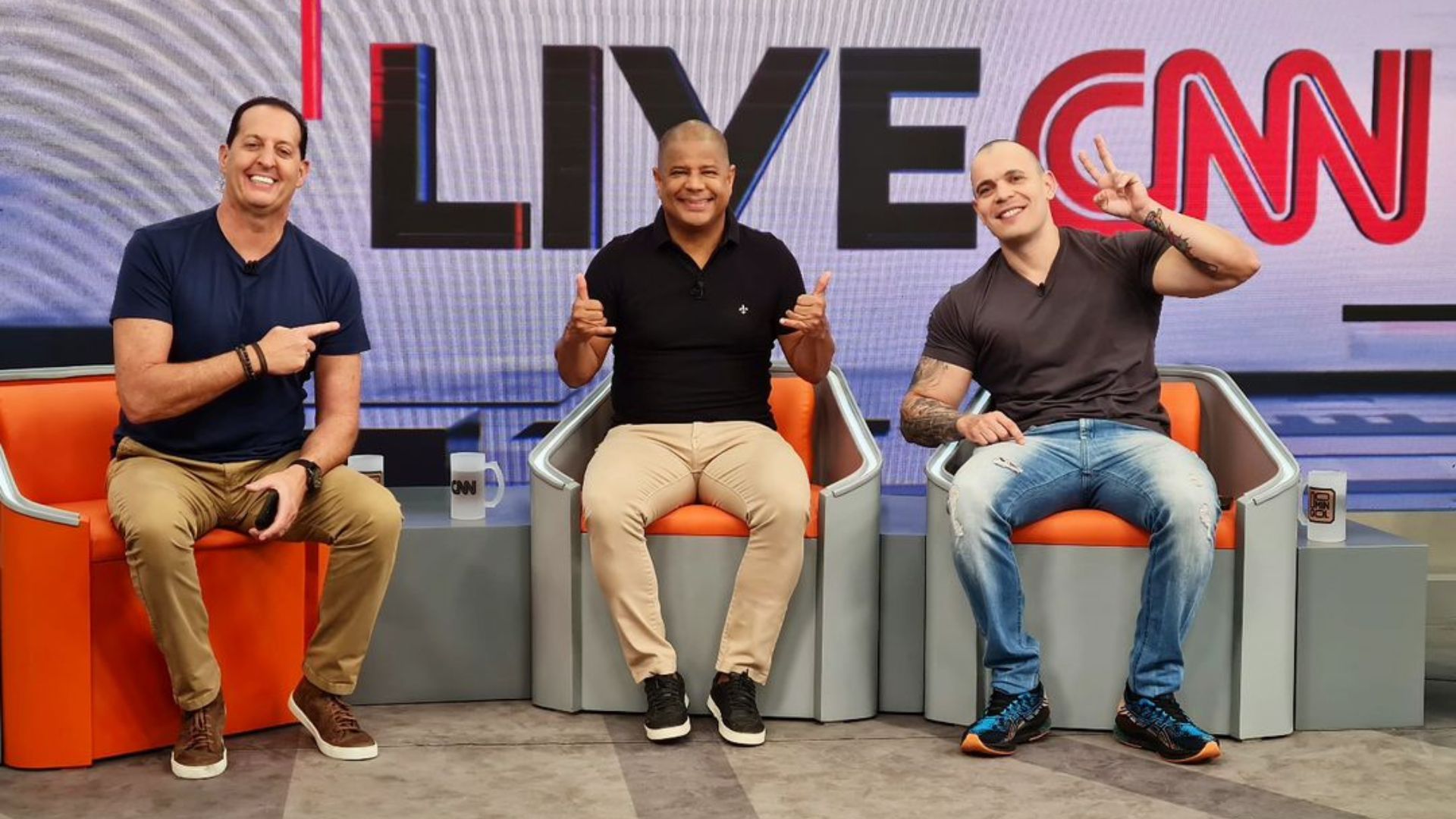 Amigos posando para a foto