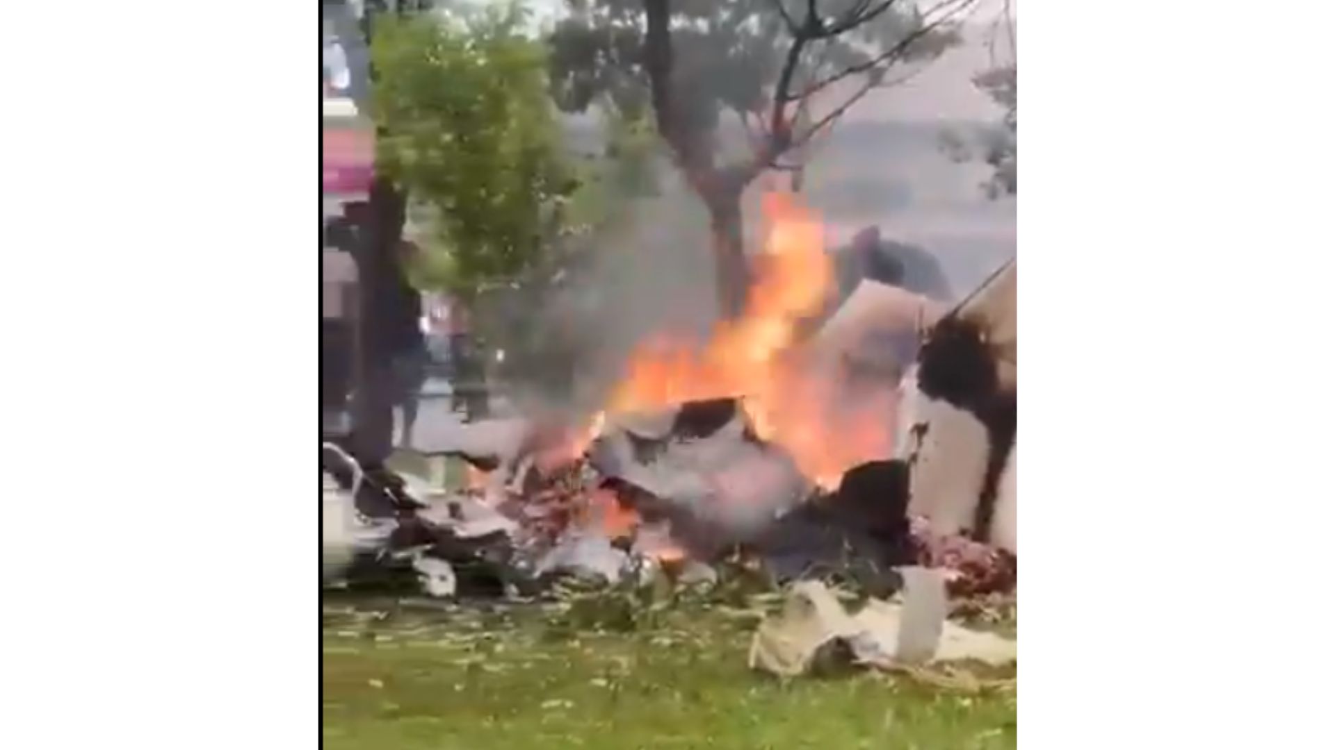 Avi&atilde;o em chamas